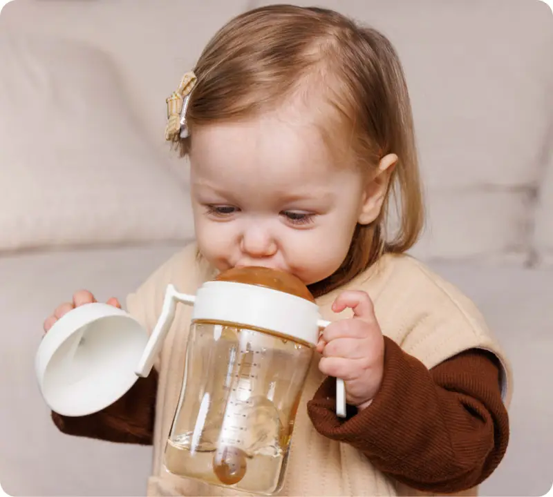 cốc uống nước đầu tiên