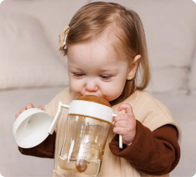cốc uống nước đầu tiên